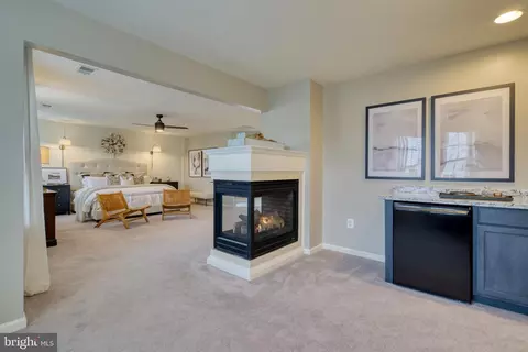 Living - 18452 Kerill Rd, Triangle, VA 22172 photo 7 of 10