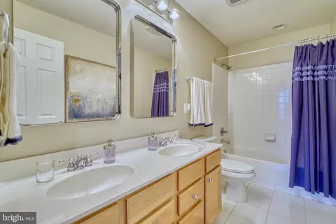 Bath - 18452 Kerill Rd, Triangle, VA 22172 photo 3 of 4