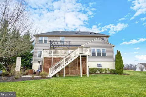 Exterior - 18452 Kerill Rd, Triangle, VA 22172 photo 5 of 26