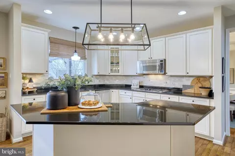 Kitchen - 18452 Kerill Rd, Triangle, VA 22172 photo 4 of 6