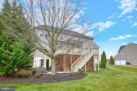 Exterior - 18452 Kerill Rd, Triangle, VA 22172 photo 4 of 26