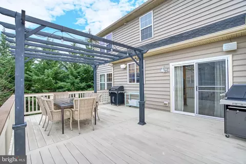 Exterior - 18452 Kerill Rd, Triangle, VA 22172 photo 7 of 26