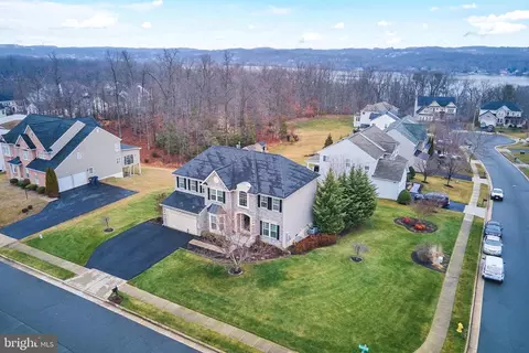 View/Area - 18452 Kerill Rd, Triangle, VA 22172 photo 1 of 2
