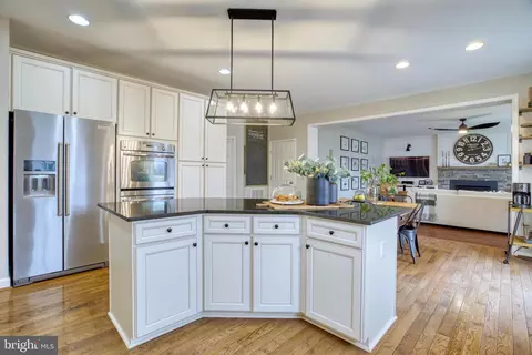 Kitchen - 18452 Kerill Rd, Triangle, VA 22172 photo 2 of 6