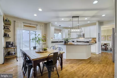 Dining - 18452 Kerill Rd, Triangle, VA 22172 photo 4 of 5