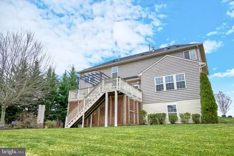 Exterior - 18452 Kerill Rd, Triangle, VA 22172 photo 6 of 26
