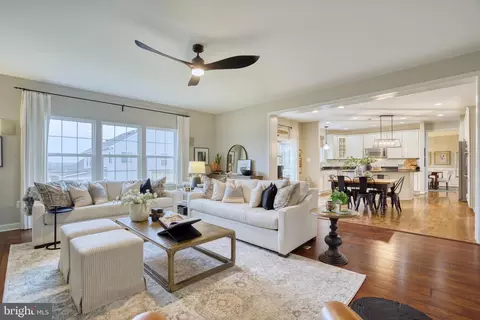 Living - 18452 Kerill Rd, Triangle, VA 22172 photo 6 of 10