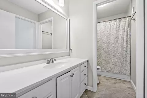 Bath - 15051 Holleyside Dr, Dumfries, VA 22025 photo 1 of 1