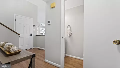 Entry Way - 15051 Holleyside Dr, Dumfries, VA 22025 photo 4 of 7