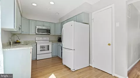 Kitchen - 15051 Holleyside Dr, Dumfries, VA 22025 photo 2 of 2
