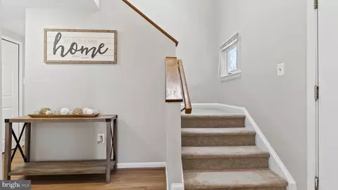 Entry Way - 15051 Holleyside Dr, Dumfries, VA 22025 photo 6 of 7