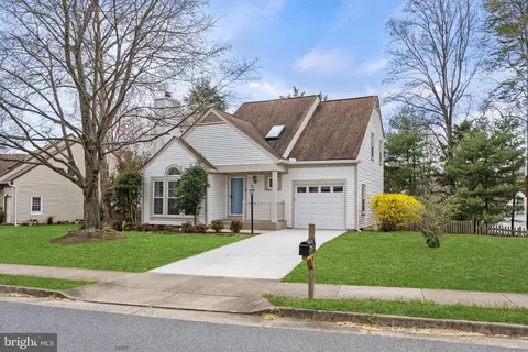 Exterior - 15051 Holleyside Dr, Dumfries, VA 22025 photo 2 of 4
