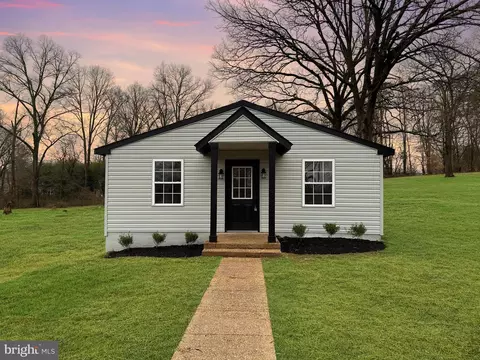 8107 Oak St, Manassas, VA 20111