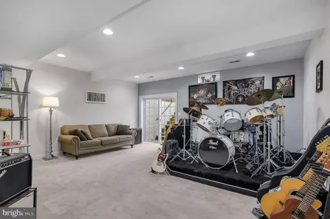 Living - 8788 Dancer Ct, Gainesville, VA 20155 photo 5 of 5