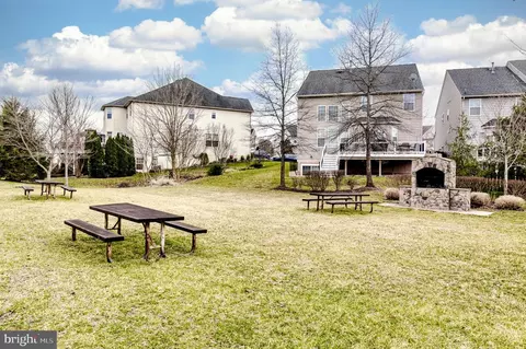 Exterior - 8788 Dancer Ct, Gainesville, VA 20155 photo 7 of 10