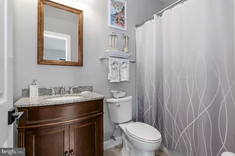 Bath - 8788 Dancer Ct, Gainesville, VA 20155 photo 4 of 6