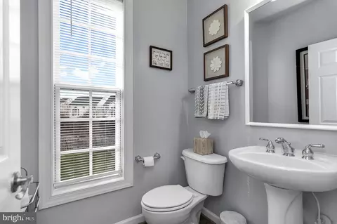 Bath - 8788 Dancer Ct, Gainesville, VA 20155 photo 1 of 6