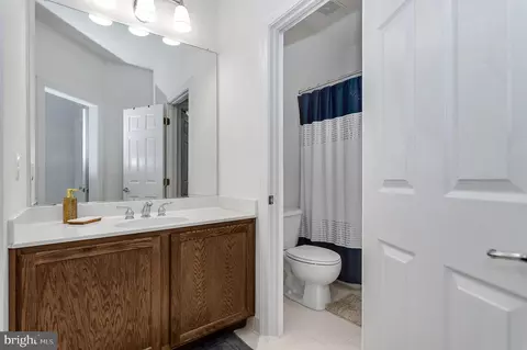 Bath - 8788 Dancer Ct, Gainesville, VA 20155 photo 5 of 6