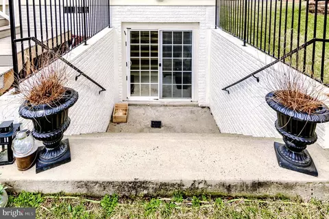 Exterior - 8788 Dancer Ct, Gainesville, VA 20155 photo 4 of 10