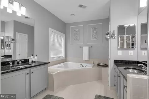 Bath - 8788 Dancer Ct, Gainesville, VA 20155 photo 3 of 6