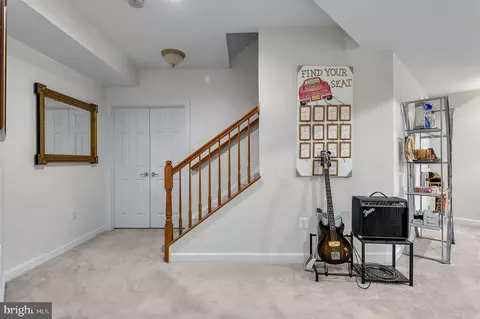 Entry Way - 8788 Dancer Ct, Gainesville, VA 20155 photo 4 of 5