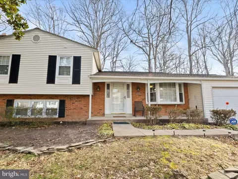 12147 Pineneedle Ct, Woodbridge, VA 22192