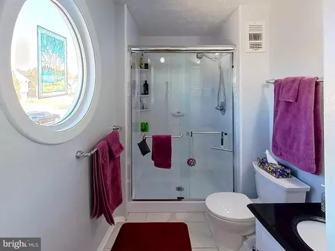 Bath - 9824 Nimitz Ct, Manassas, VA 20109 photo 1 of 2