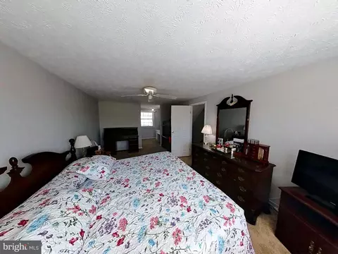 Bedroom - 9824 Nimitz Ct, Manassas, VA 20109 photo 2 of 7