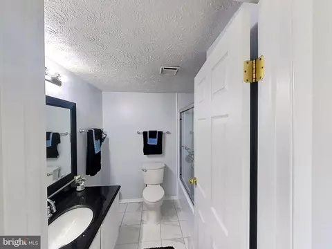 Bath - 9824 Nimitz Ct, Manassas, VA 20109 photo 2 of 2