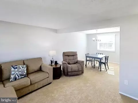 Living - 9824 Nimitz Ct, Manassas, VA 20109 photo 3 of 5