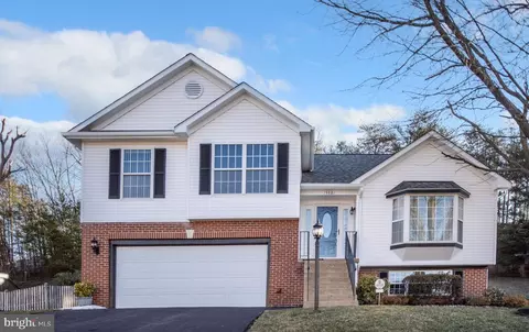 15581 Andover Heights Dr, Woodbridge, VA 22193