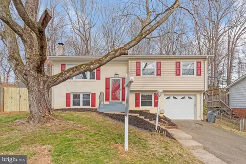 4710 Kenny Ct, Woodbridge, VA 22193