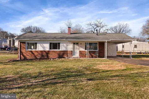 Exterior - 8101 Spruce St, Manassas, VA 20111 photo 3 of 10