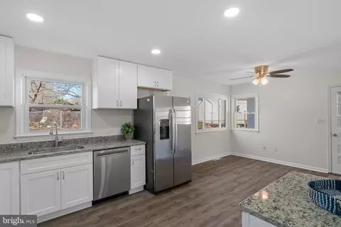Living - 8101 Spruce St, Manassas, VA 20111 photo 3 of 3