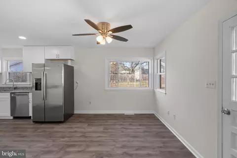 Living - 8101 Spruce St, Manassas, VA 20111 photo 2 of 3