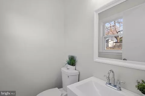 Bath - 8101 Spruce St, Manassas, VA 20111 photo 1 of 4