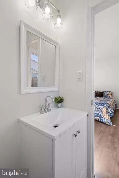 Bath - 8101 Spruce St, Manassas, VA 20111 photo 2 of 4