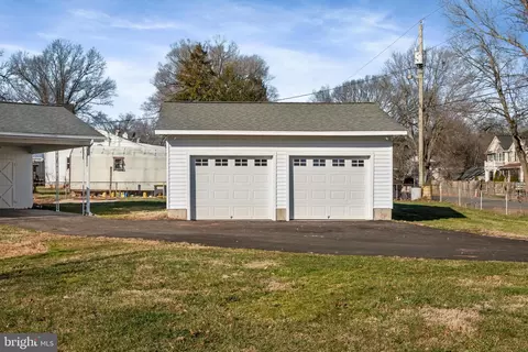 Exterior - 8101 Spruce St, Manassas, VA 20111 photo 6 of 10