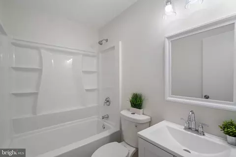 Bath - 8101 Spruce St, Manassas, VA 20111 photo 3 of 4