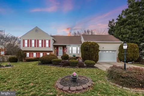10148 Woodbury Dr, Manassas, VA 20109