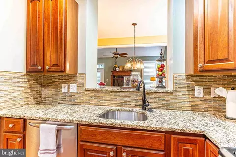Kitchen - 6526 Box Elder Loop, Gainesville, VA 20155 photo 2 of 3