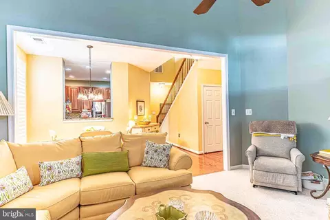 Living - 6526 Box Elder Loop, Gainesville, VA 20155 photo 3 of 9