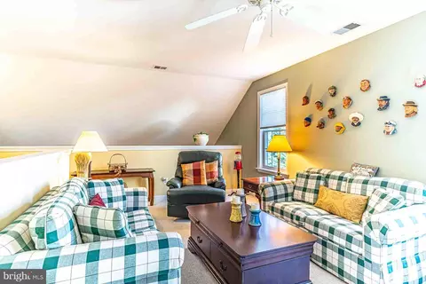 Living - 6526 Box Elder Loop, Gainesville, VA 20155 photo 6 of 9