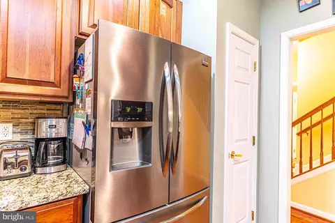 Kitchen - 6526 Box Elder Loop, Gainesville, VA 20155 photo 3 of 3