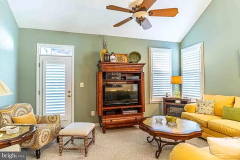 Living - 6526 Box Elder Loop, Gainesville, VA 20155 photo 1 of 9
