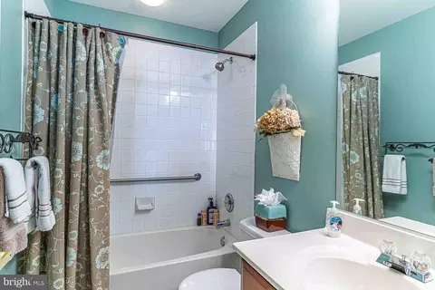 Bath - 6526 Box Elder Loop, Gainesville, VA 20155 photo 3 of 3
