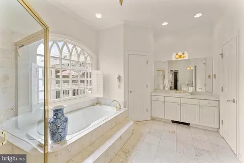 Bath - 14947 Alpine Bay Loop, Gainesville, VA 20155 photo 4 of 13