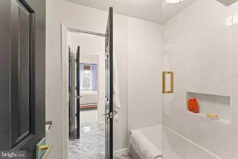Bath - 14947 Alpine Bay Loop, Gainesville, VA 20155 photo 12 of 13