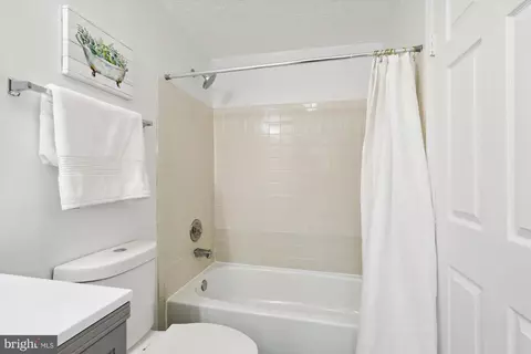 Bath - 4598 Rincon Pl, Dumfries, VA 22025 photo 3 of 4