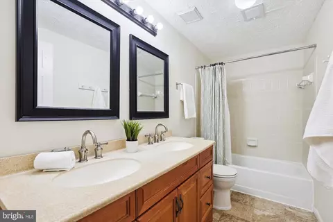 Bath - 4598 Rincon Pl, Dumfries, VA 22025 photo 4 of 4